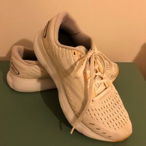 Women’s Brooks Glycerin 20 Cream Colored Sneakers Size 9.5 Neutral Running